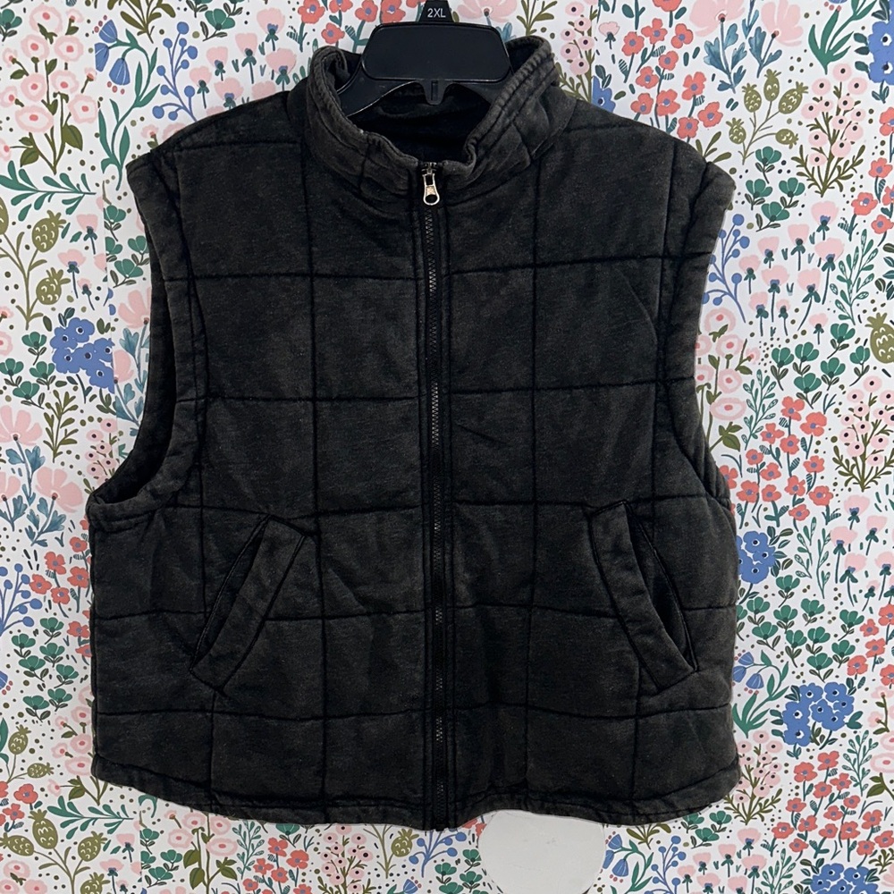 Women's DD Design Black Quilted Vest